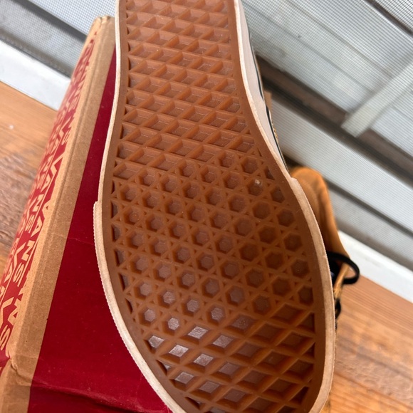 Van’s sneakers Women’s snake print honey gold 8.5 wide, like new - Picture 7 of 10